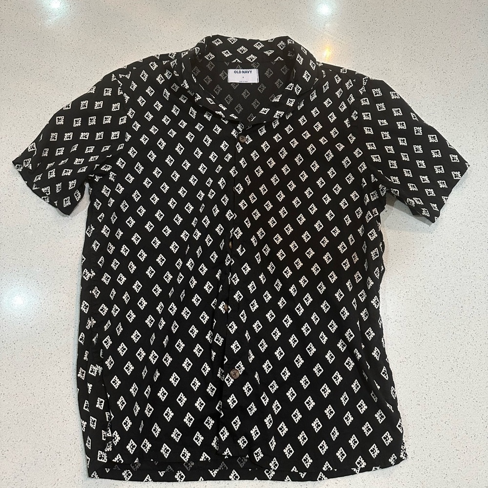 Old Navy Men's Black and White Patterned Button Down